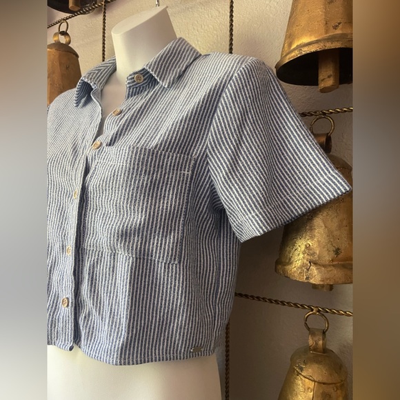 Women’s cropped collar button down - Picture 3 of 5